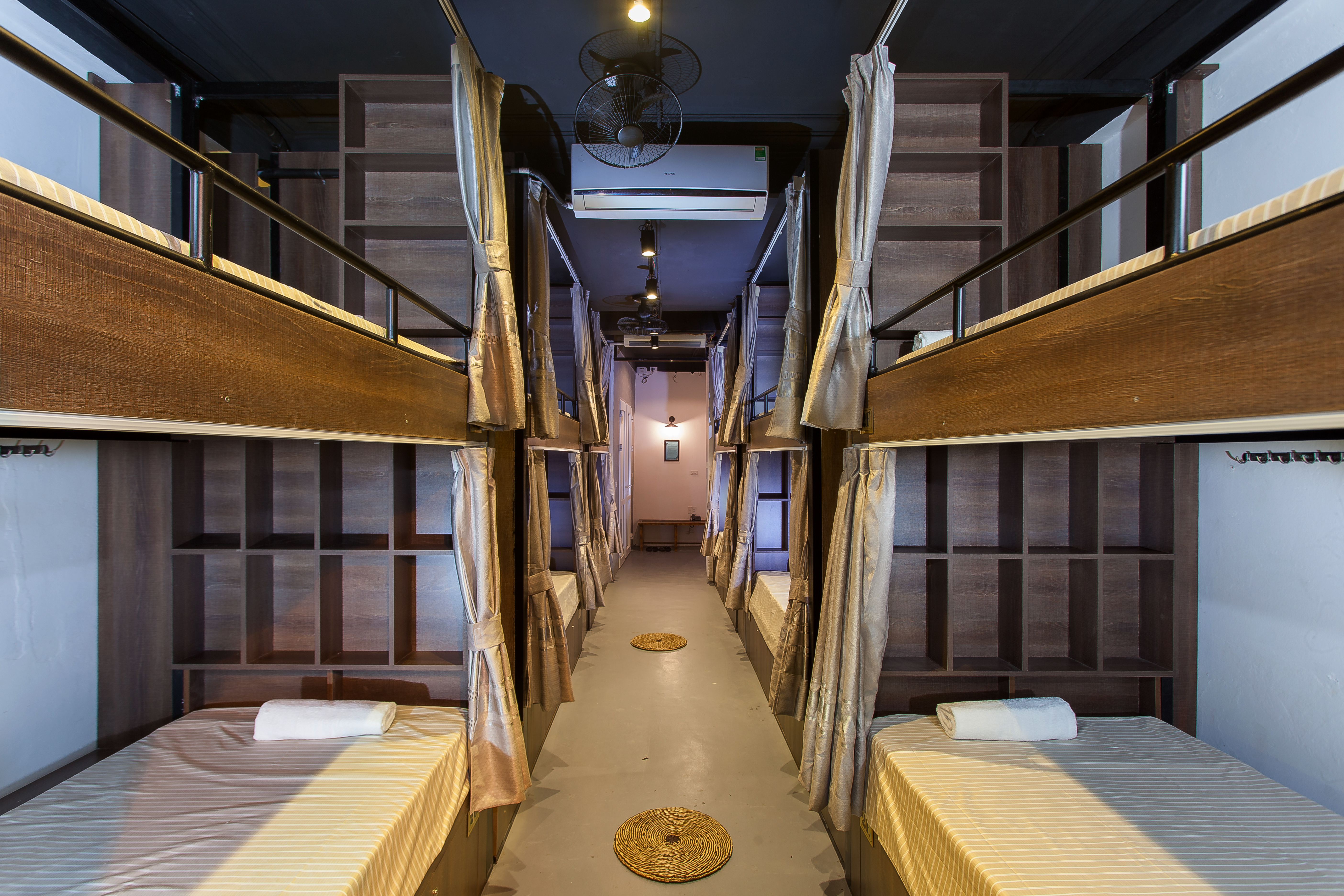 Mix Dormitory Room Bed in 12-Bed