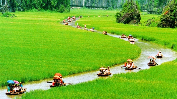 HOA LU & TAM COC TOUR WITH BICYCLE & BUFFET LUNCH